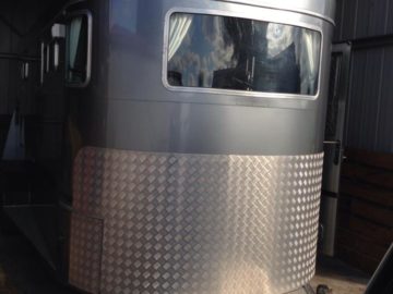 horse float ( horse trailers ) reversing camera systems Installations